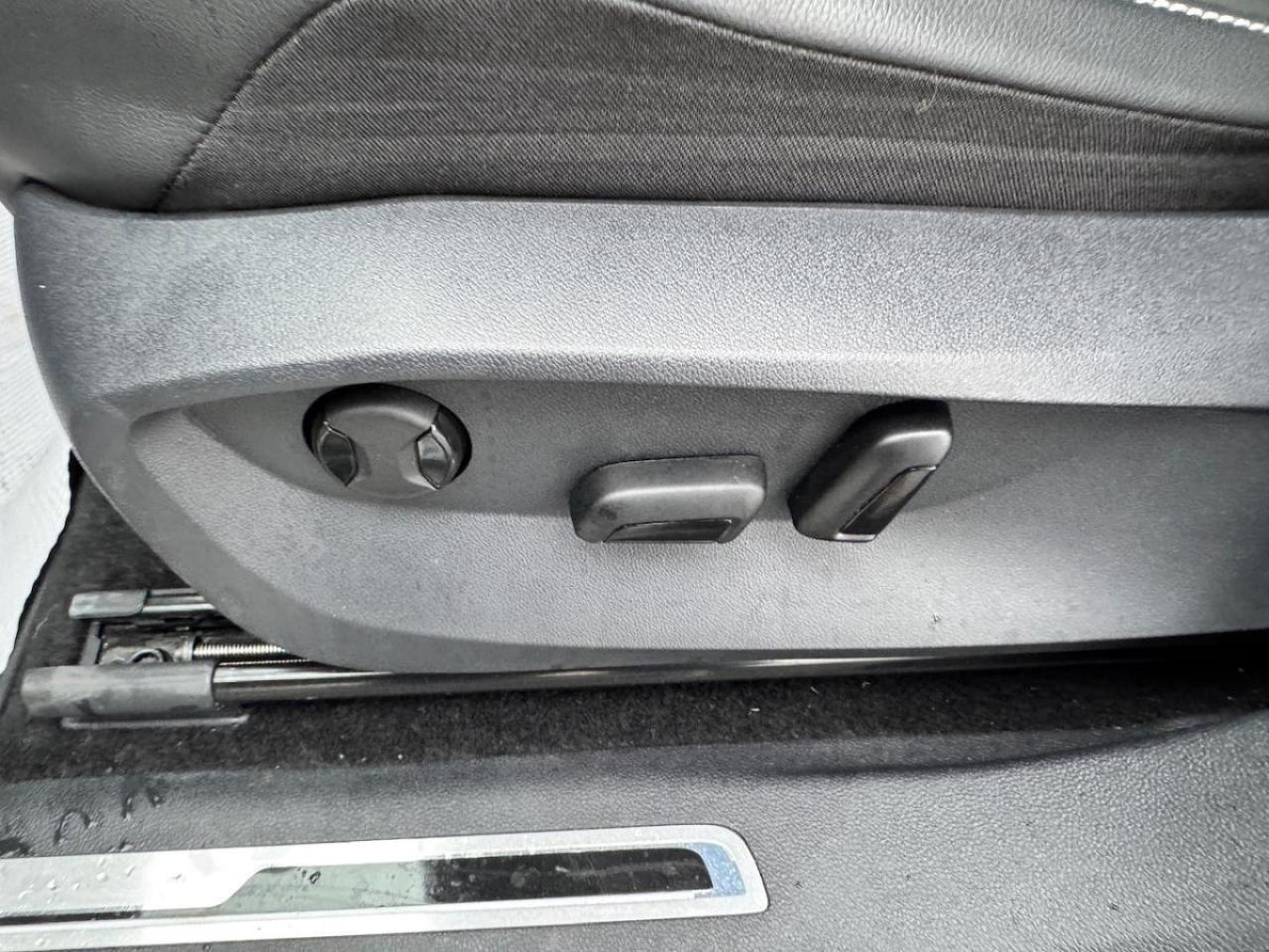 2024 Volkswagen Tiguan Comfortline R-Line Black Edition AWD - LOW KMS Photo