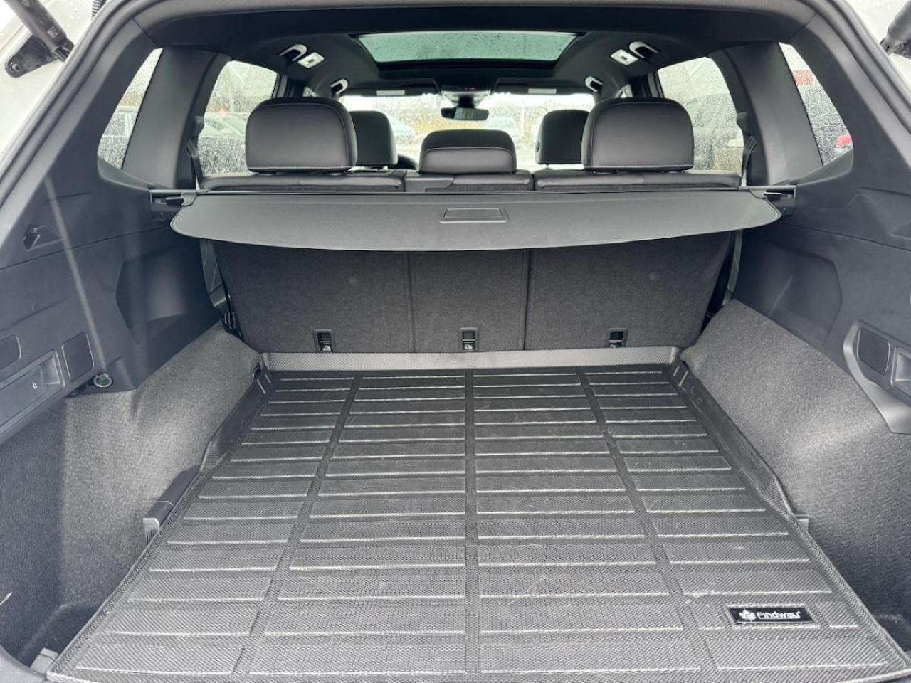 2024 Volkswagen Tiguan Comfortline R-Line Black Edition AWD - LOW KMS Photo