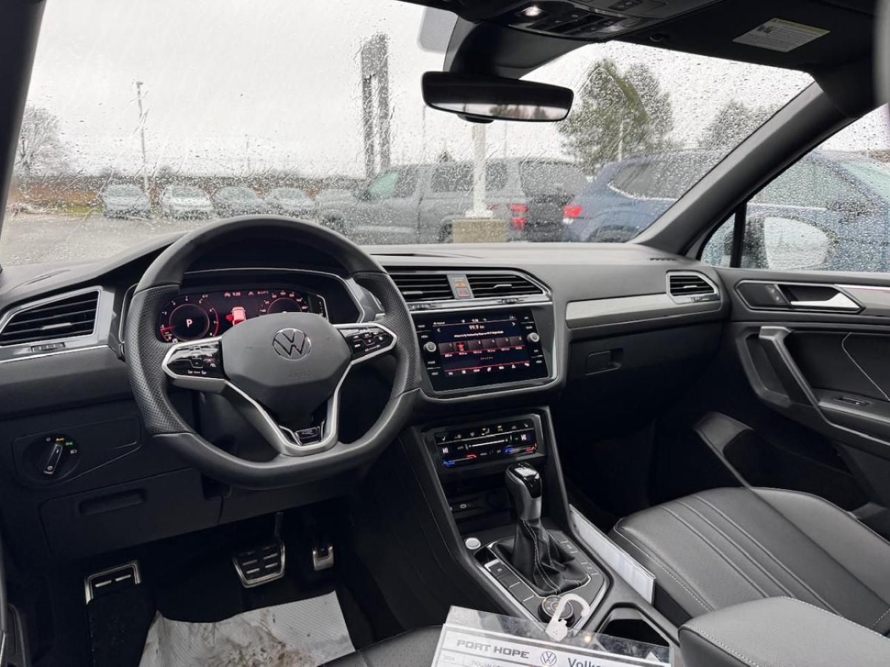 2024 Volkswagen Tiguan Comfortline R-Line Black Edition AWD - LOW KMS Photo