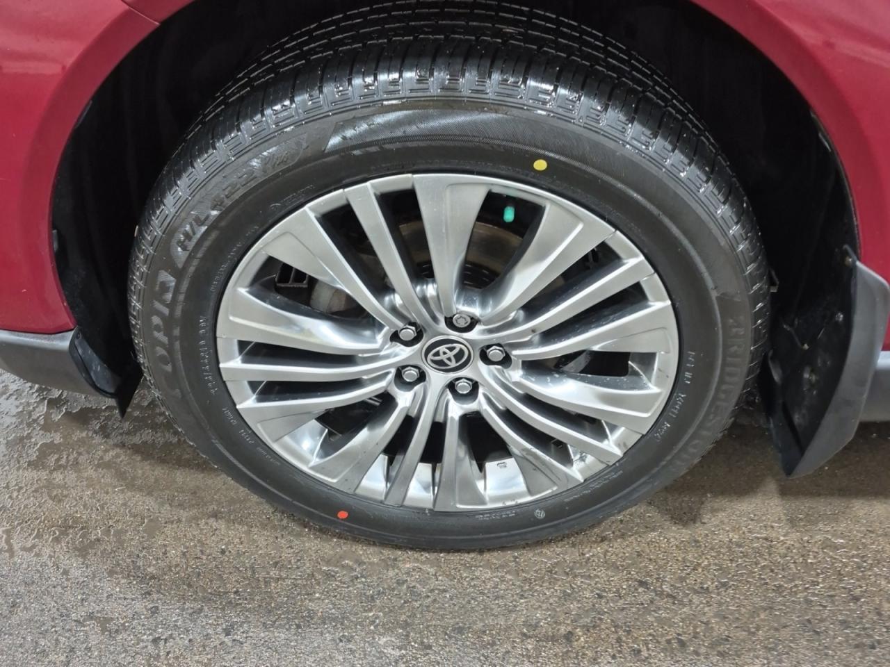 2023 Toyota Venza No Accidents l One Owner l XLE l AWD l Warranty Photo