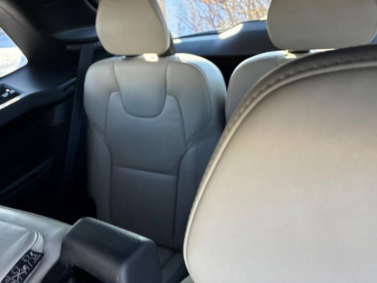 2020 Volvo XC90 T6 l No Accident l R-Design l 7-Seater l AWD Photo