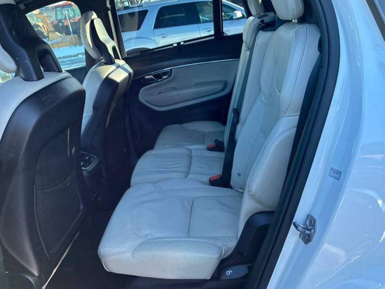 2020 Volvo XC90 T6 l No Accident l R-Design l 7-Seater l AWD Photo