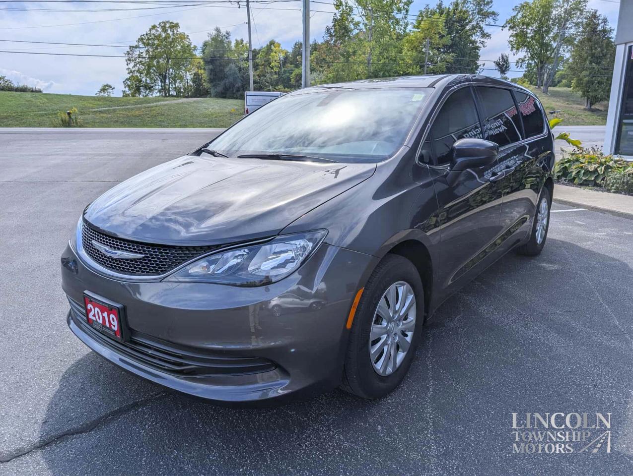 2019 Chrysler Pacifica LX- 7 SEATS, RMT START, CLEAN CARFAX, HEATED SEATS Photo