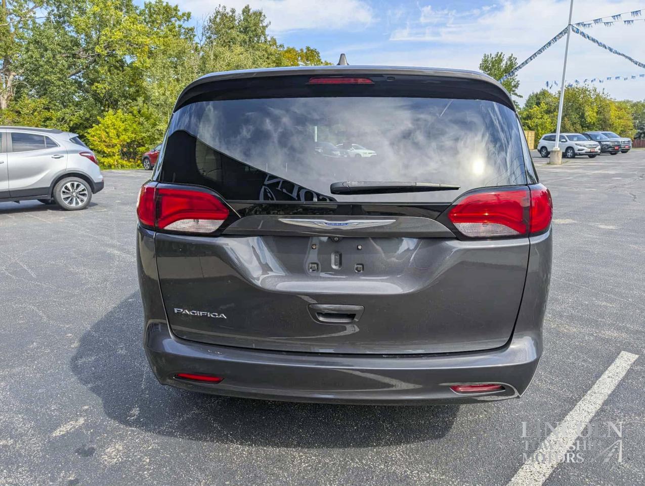 2019 Chrysler Pacifica LX- 7 SEATS, RMT START, CLEAN CARFAX, HEATED SEATS Photo