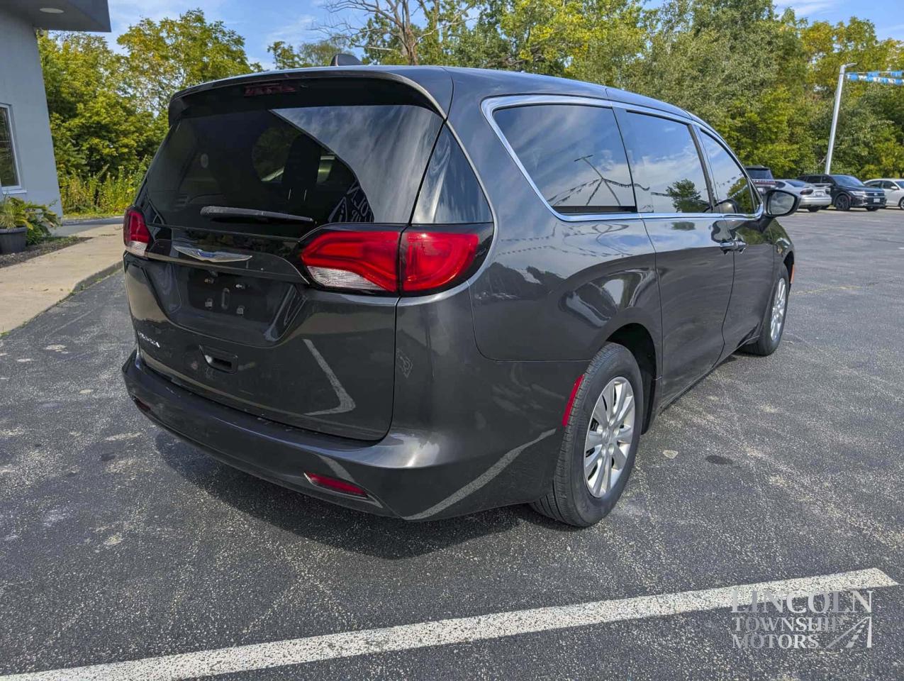 2019 Chrysler Pacifica LX- 7 SEATS, RMT START, CLEAN CARFAX, HEATED SEATS Photo