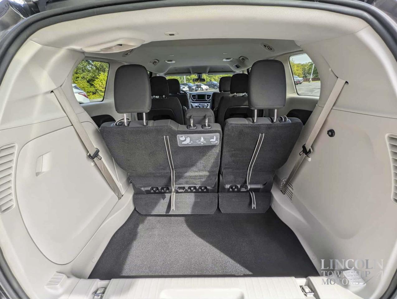 2019 Chrysler Pacifica LX- 7 SEATS, RMT START, CLEAN CARFAX, HEATED SEATS Photo