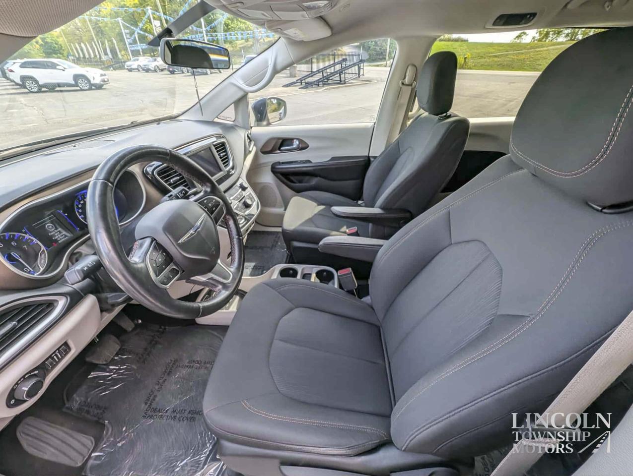 2019 Chrysler Pacifica LX- 7 SEATS, RMT START, CLEAN CARFAX, HEATED SEATS Photo