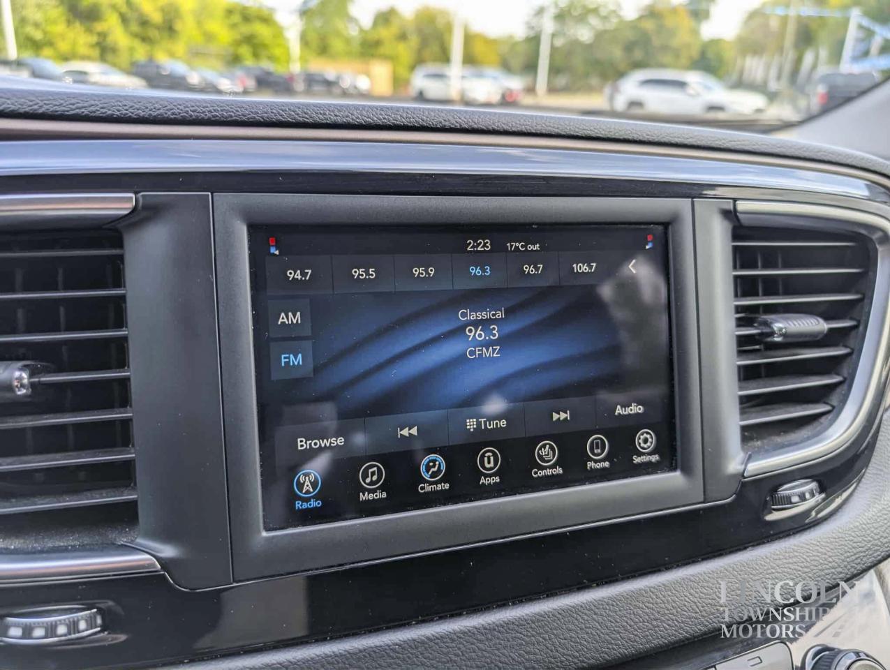 2019 Chrysler Pacifica LX- 7 SEATS, RMT START, CLEAN CARFAX, HEATED SEATS Photo