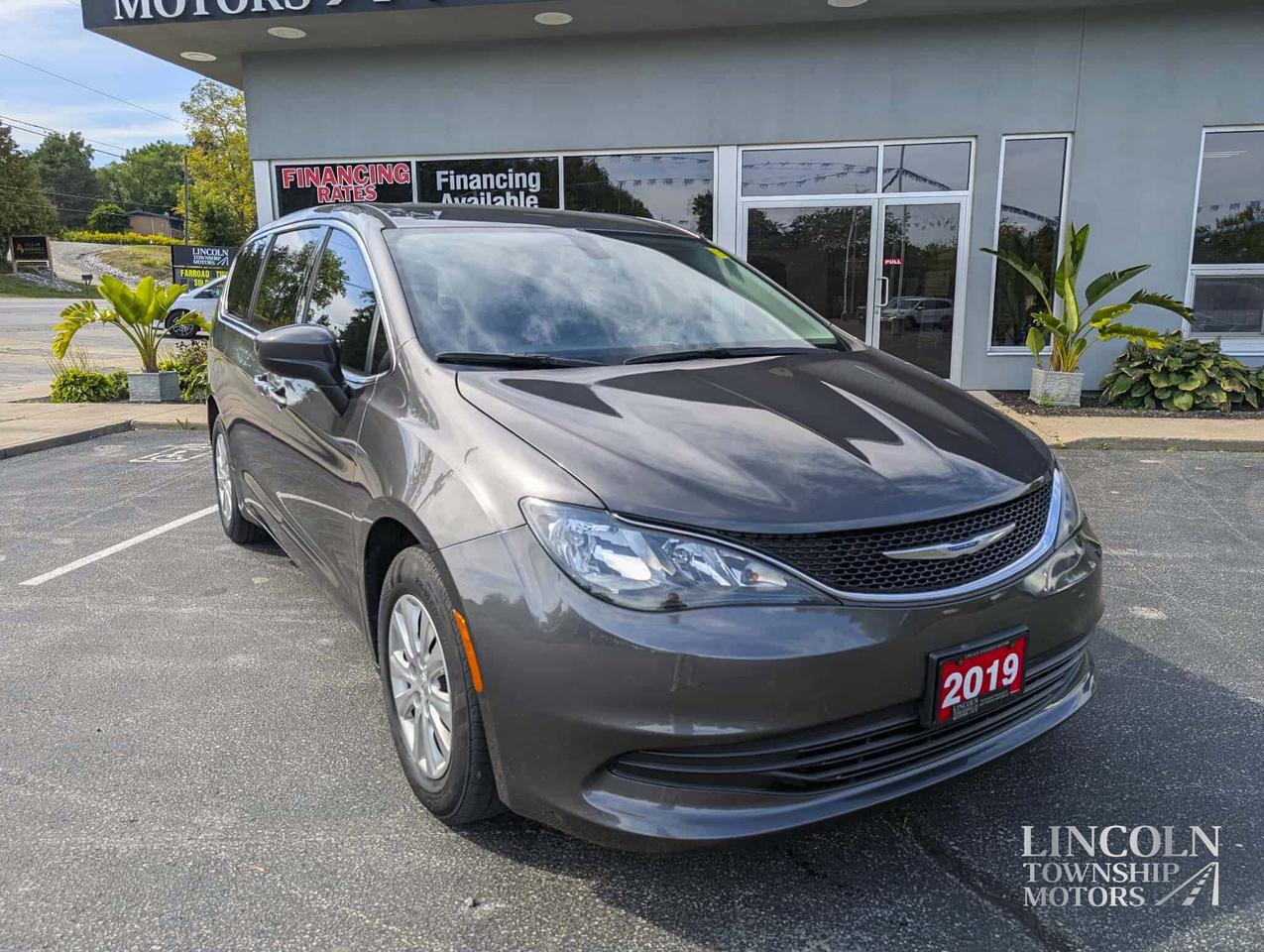 2019 Chrysler Pacifica LX- 7 SEATS, RMT START, CLEAN CARFAX, HEATED SEATS Photo0