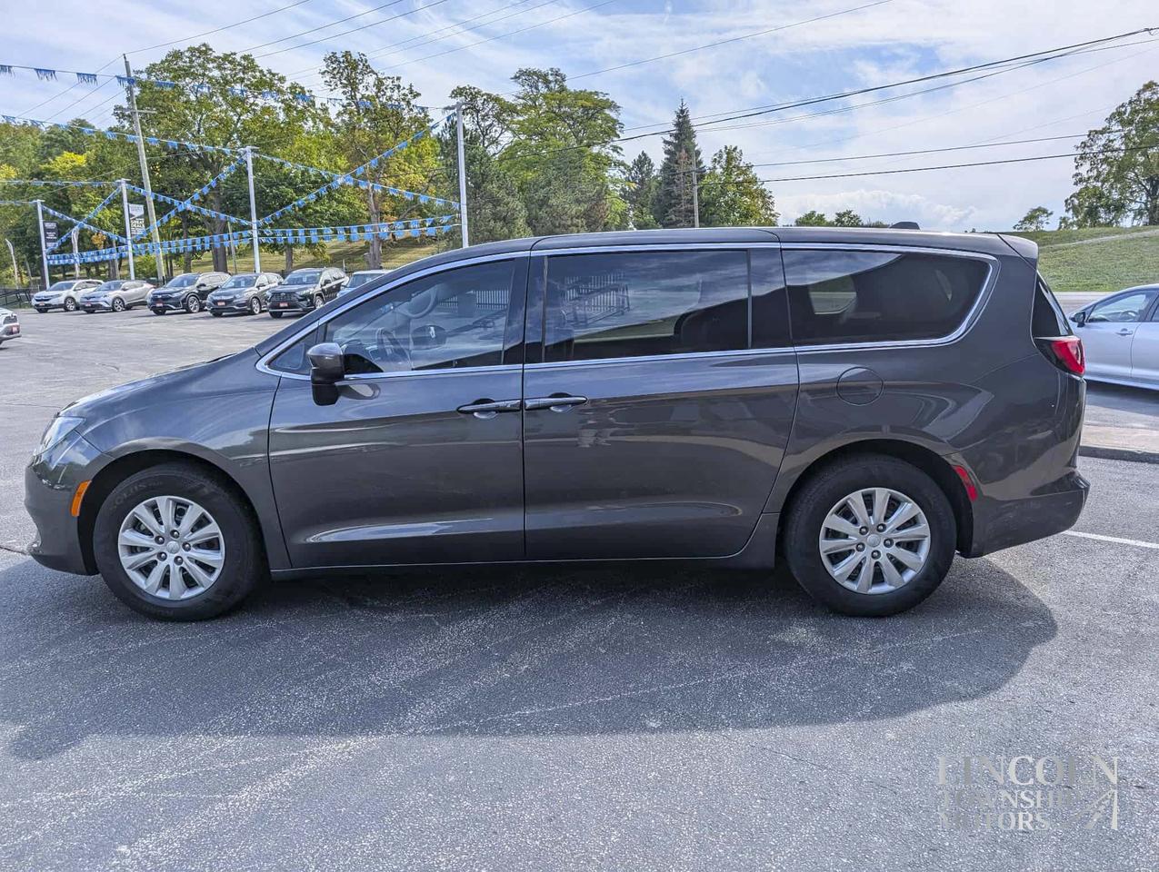 2019 Chrysler Pacifica LX- 7 SEATS, RMT START, CLEAN CARFAX, HEATED SEATS Photo