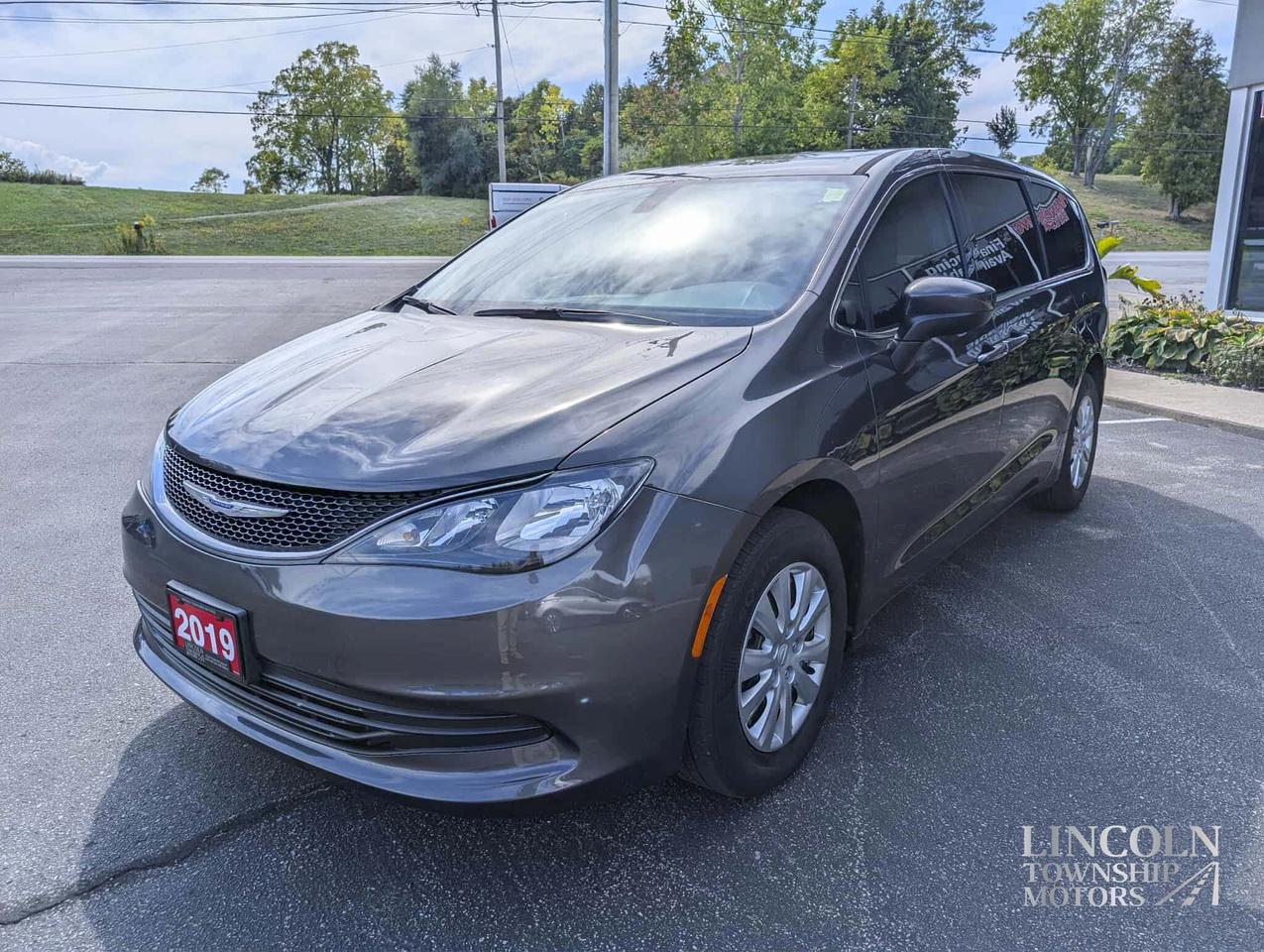 2019 Chrysler Pacifica LX- 7 SEATS, RMT START, CLEAN CARFAX, HEATED SEATS Photo