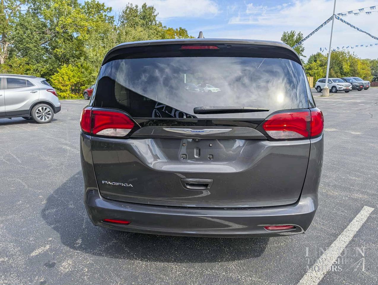 2019 Chrysler Pacifica LX- 7 SEATS, RMT START, CLEAN CARFAX, HEATED SEATS Photo