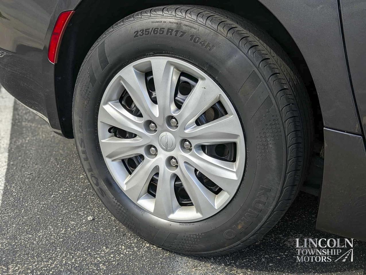 2019 Chrysler Pacifica LX- 7 SEATS, RMT START, CLEAN CARFAX, HEATED SEATS Photo