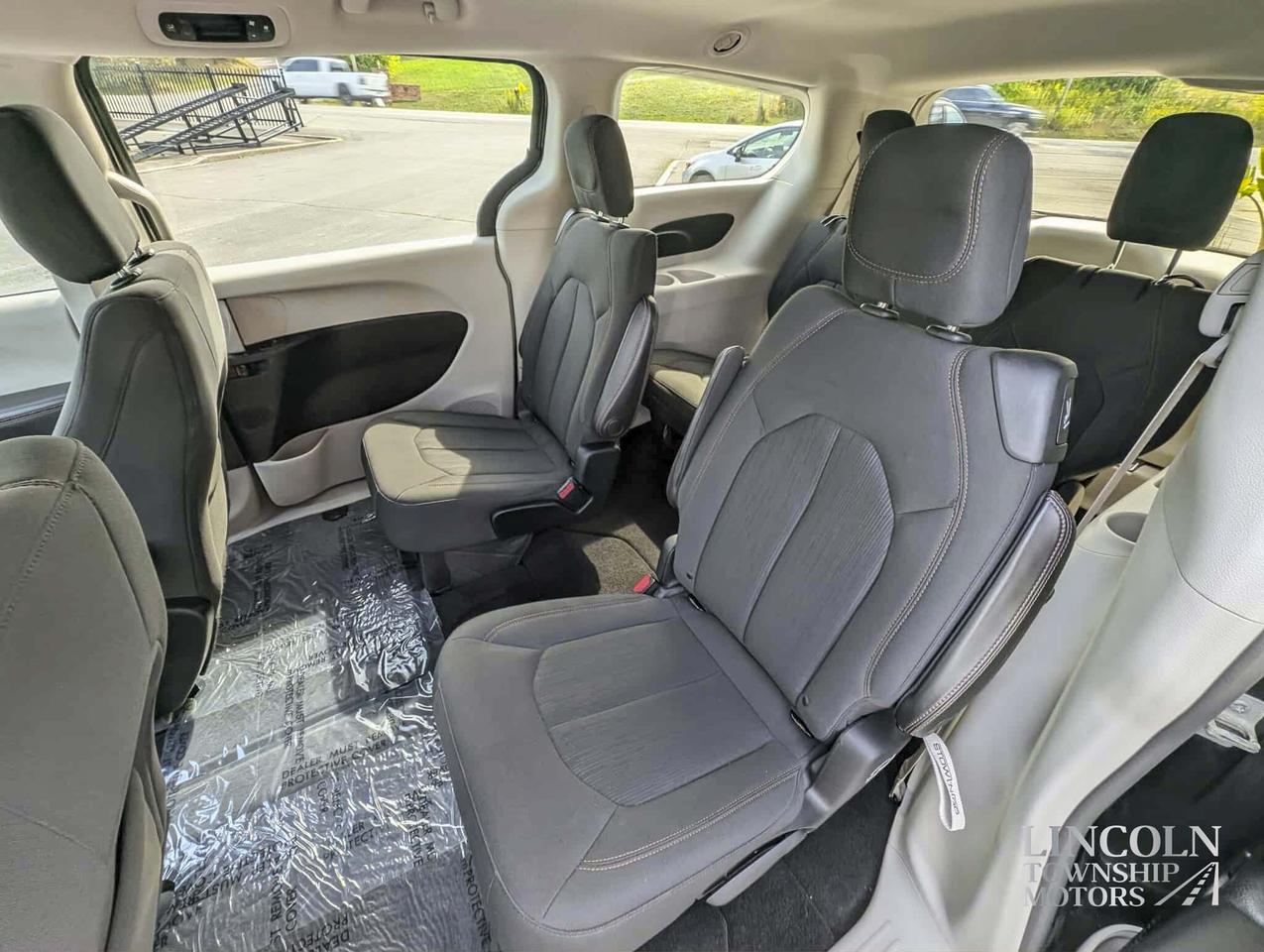 2019 Chrysler Pacifica LX- 7 SEATS, RMT START, CLEAN CARFAX, HEATED SEATS Photo