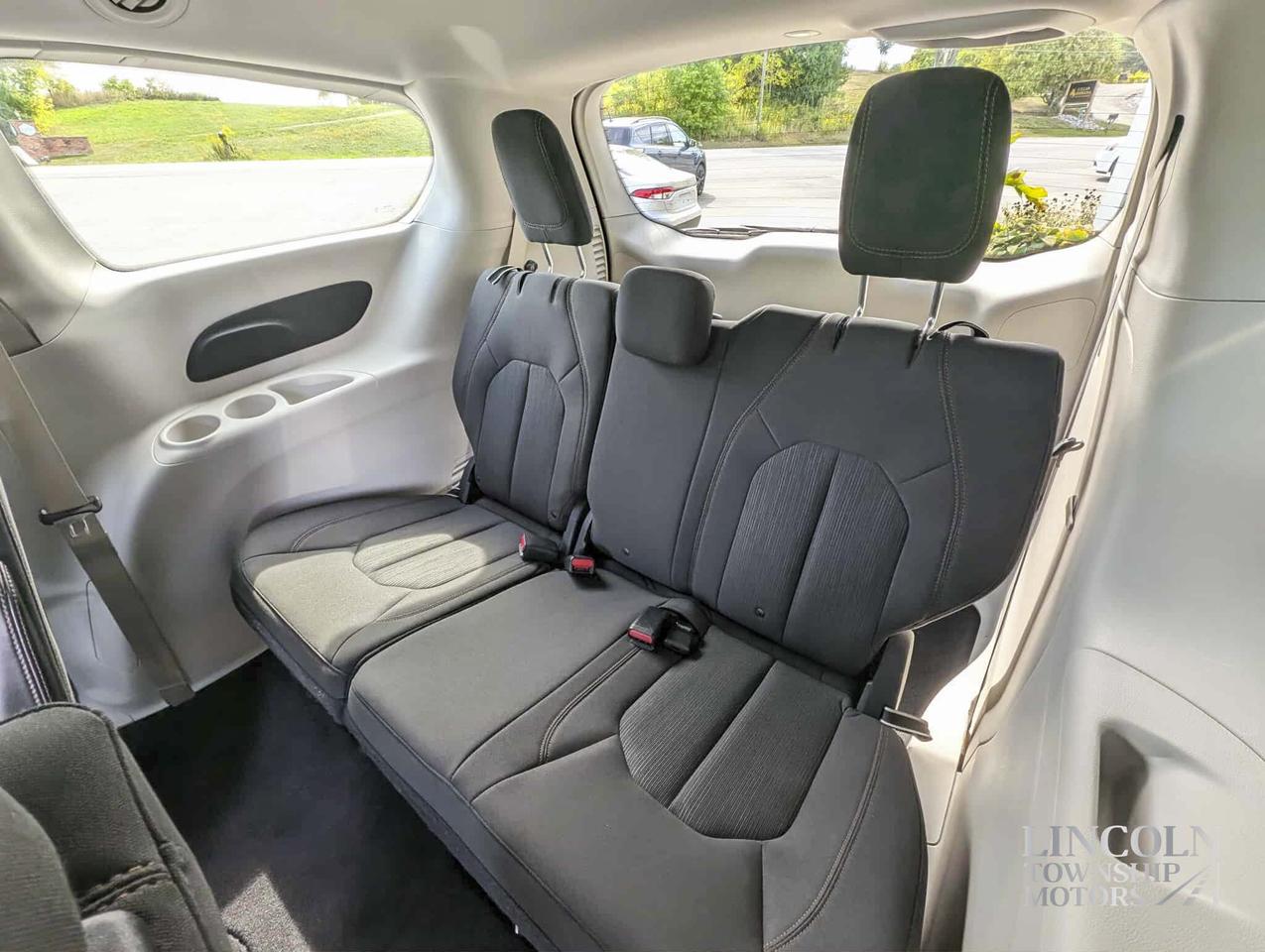 2019 Chrysler Pacifica LX- 7 SEATS, RMT START, CLEAN CARFAX, HEATED SEATS Photo