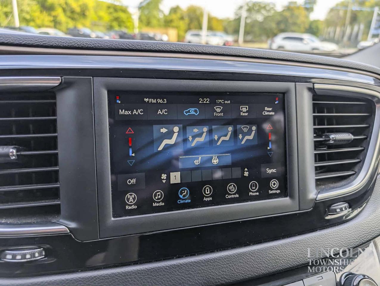 2019 Chrysler Pacifica LX- 7 SEATS, RMT START, CLEAN CARFAX, HEATED SEATS Photo