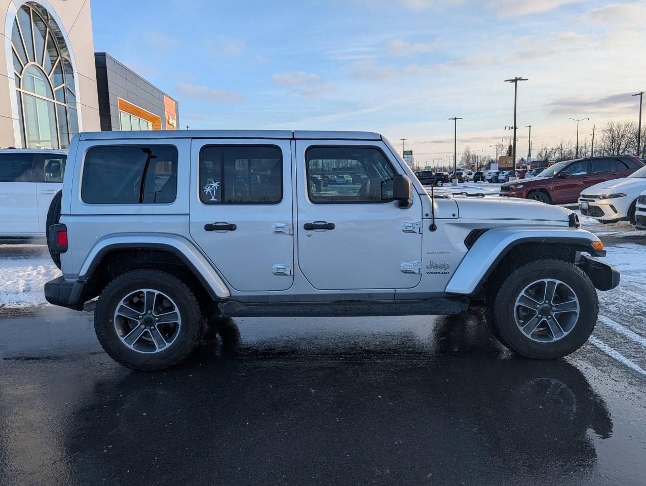 2023 Jeep Wrangler Sahara Photo2