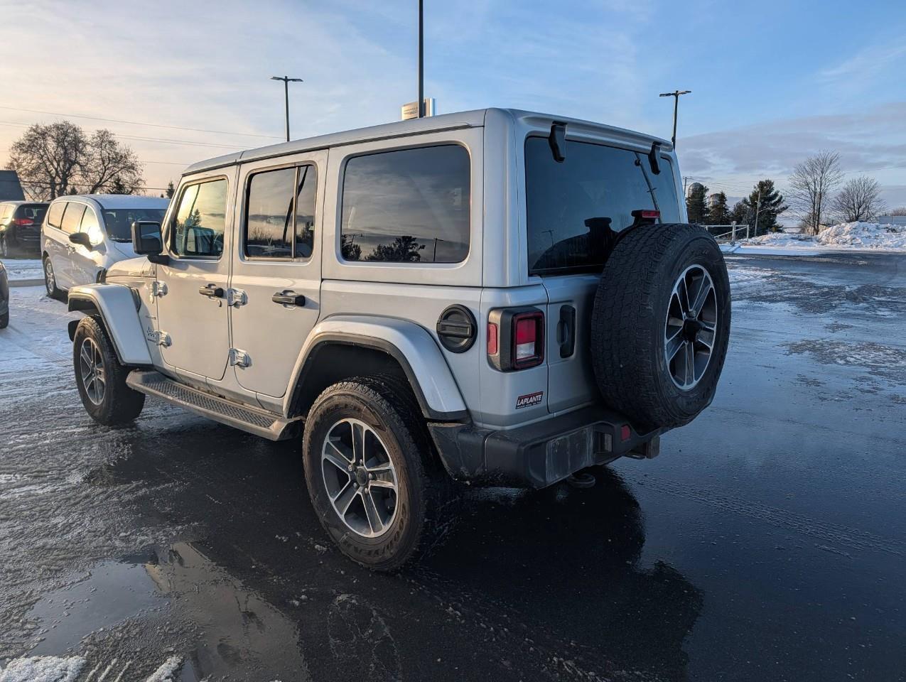 2023 Jeep Wrangler Sahara NO ACCIDENTS/ LOW KMS Photo