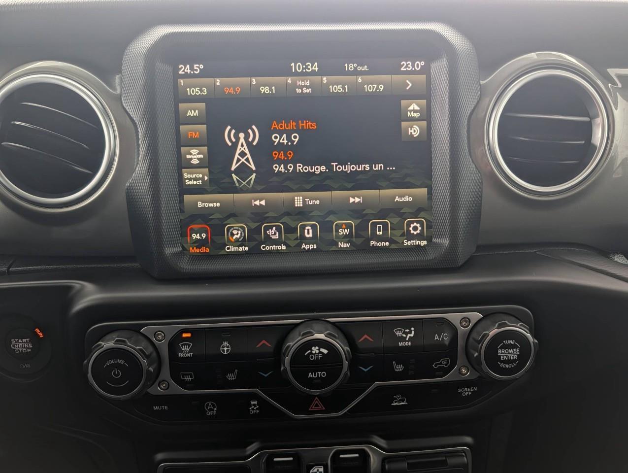 2023 Jeep Wrangler Sahara NO ACCIDENTS/ LOW KMS Photo