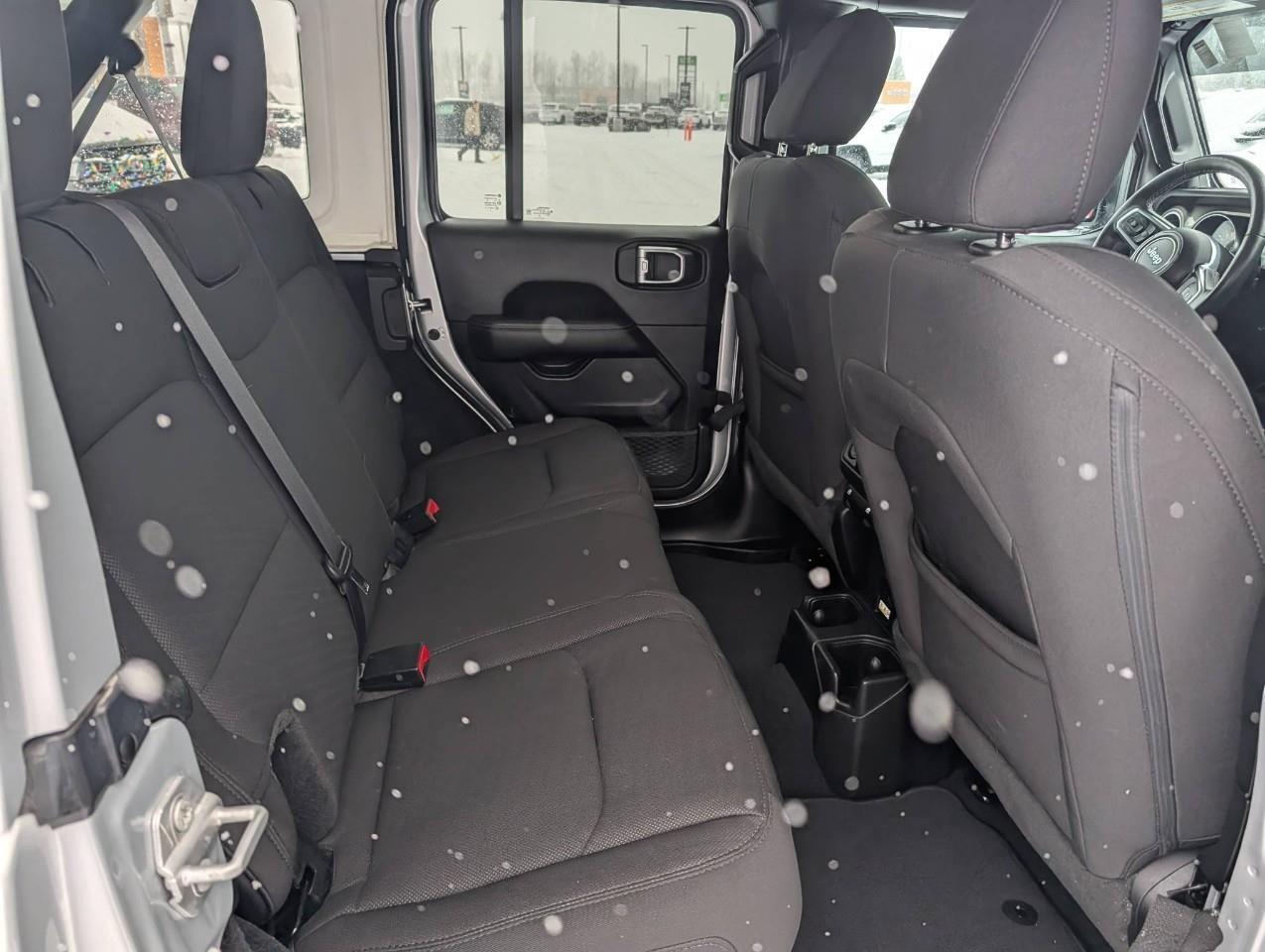 2023 Jeep Wrangler Sahara NO ACCIDENTS/ LOW KMS Photo