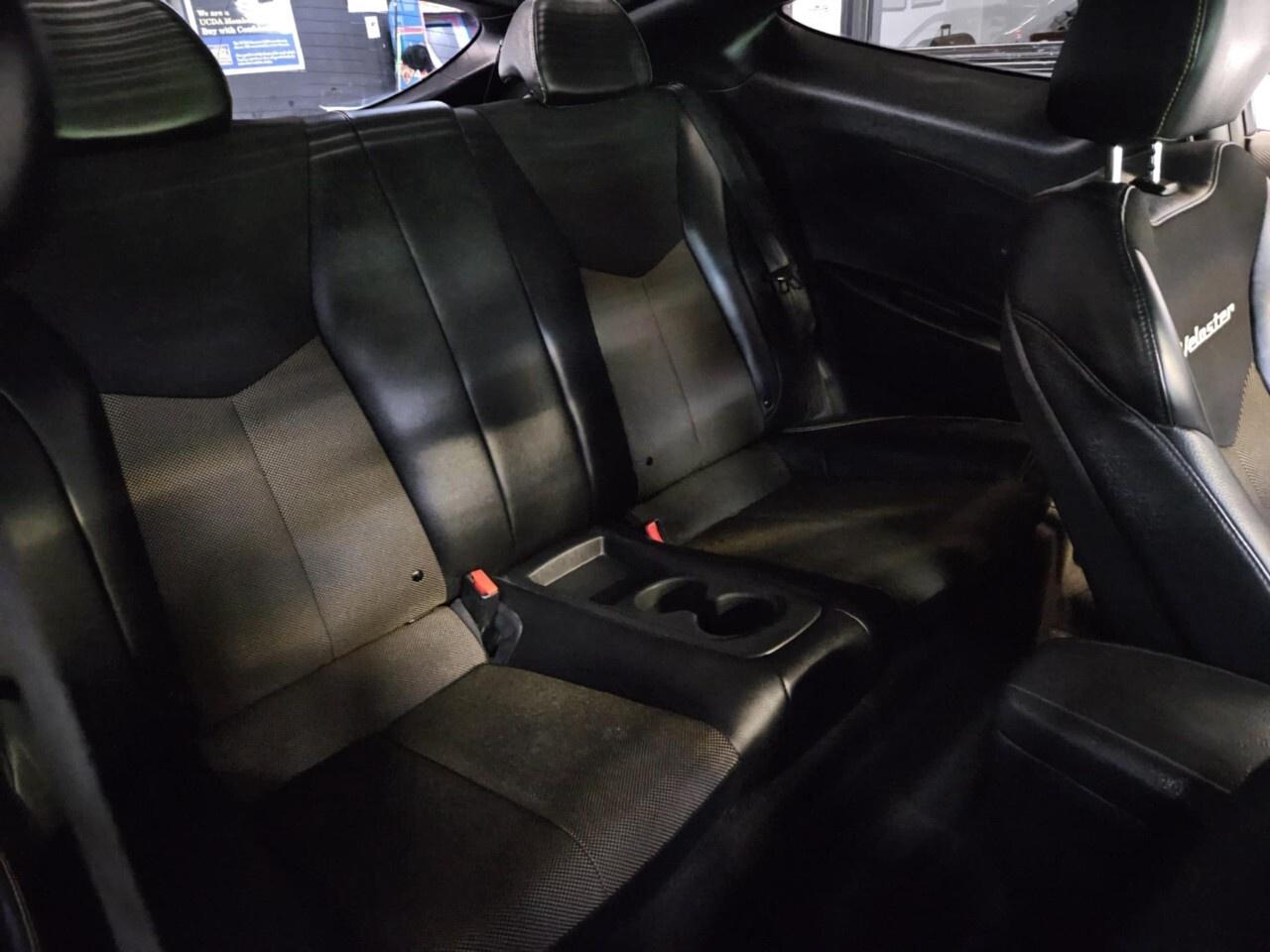 2016 Hyundai Veloster 3dr Cpe Auto Tech w/Yellow Colour Pack One Owner/B Photo