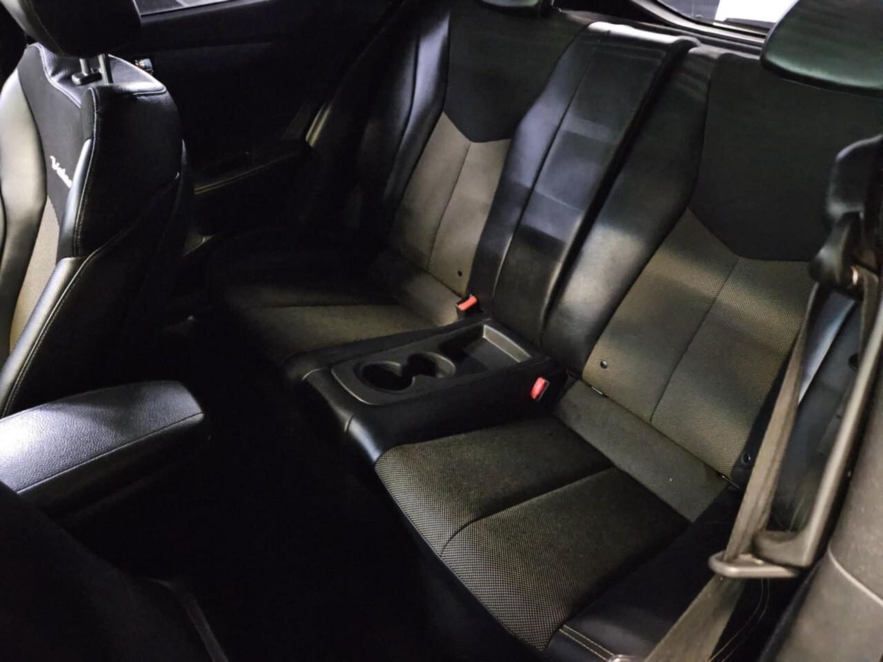 2016 Hyundai Veloster 3dr Cpe Auto Tech w/Yellow Colour Pack One Owner/B Photo