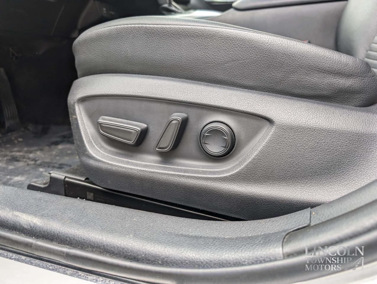 2018 Toyota Camry SE- Heated Seats, Backup Cam, Clean CarFax & More! Photo