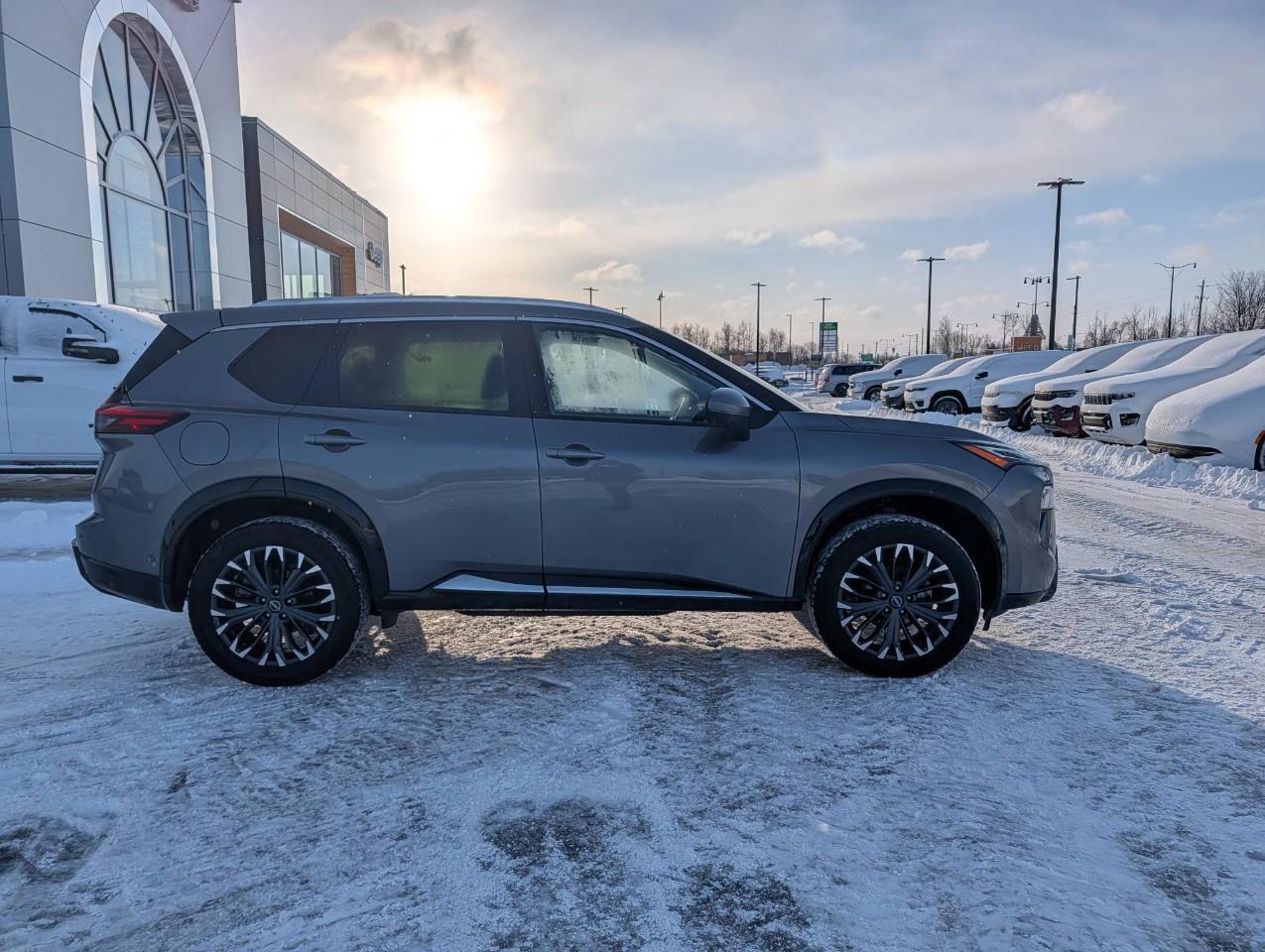 2024 Nissan Rogue Platinum HEADS-UP DISPLAY Photo