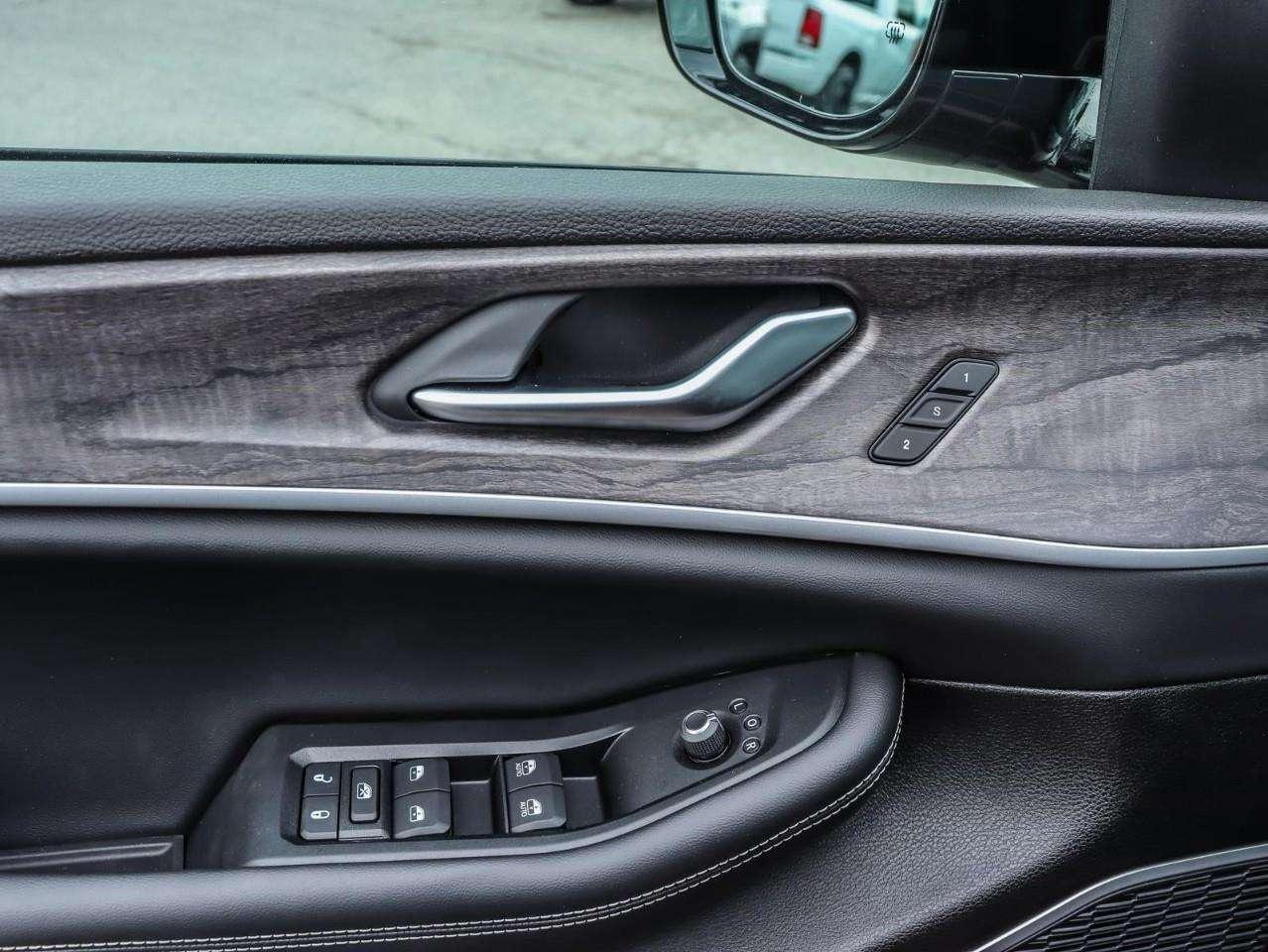 2023 Jeep Grand Cherokee Incl. Panoramic Sunroof + Surround Camera Photo
