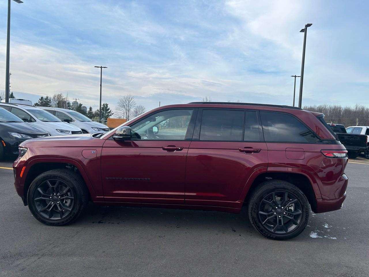 2023 Jeep Grand Cherokee Incl. Panoramic Sunroof + Surround Camera Photo