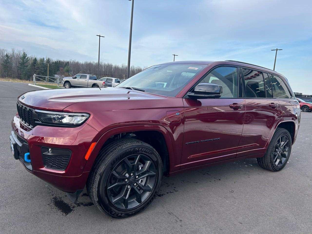 2023 Jeep Grand Cherokee Incl. Panoramic Sunroof + Surround Camera Photo