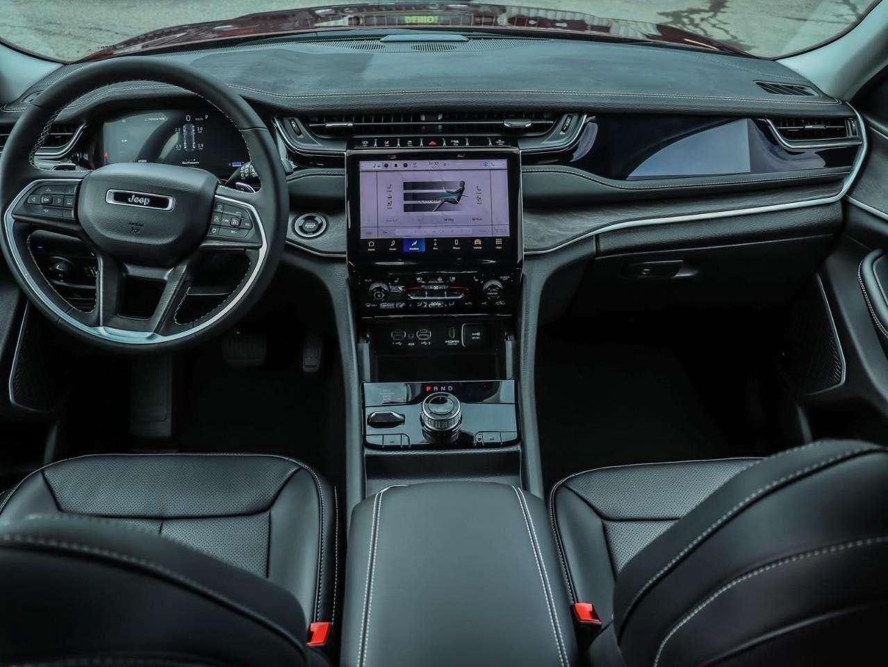 2023 Jeep Grand Cherokee Incl. Panoramic Sunroof + Surround Camera Photo