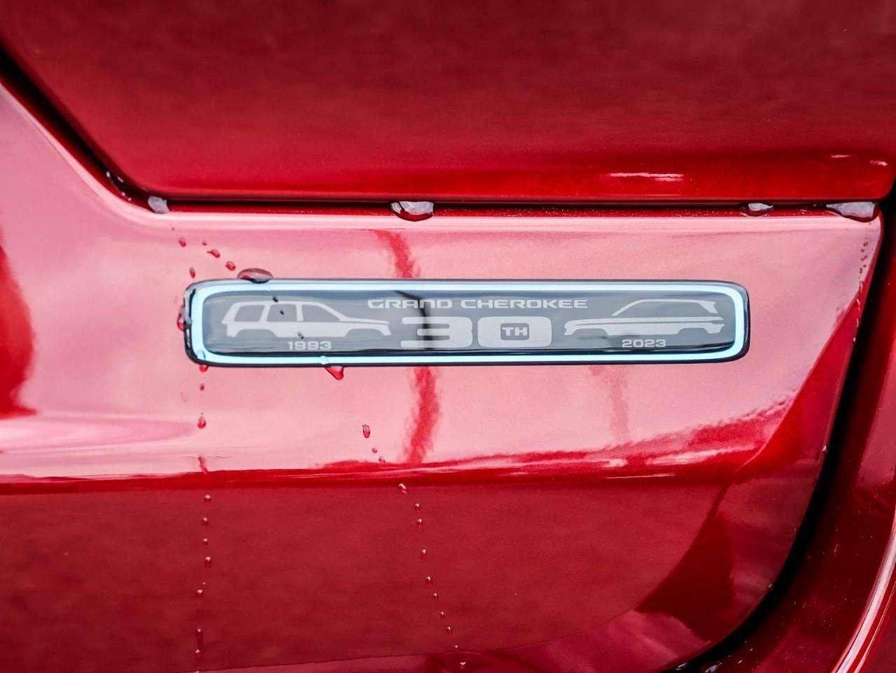 2023 Jeep Grand Cherokee Incl. Panoramic Sunroof + Surround Camera Photo