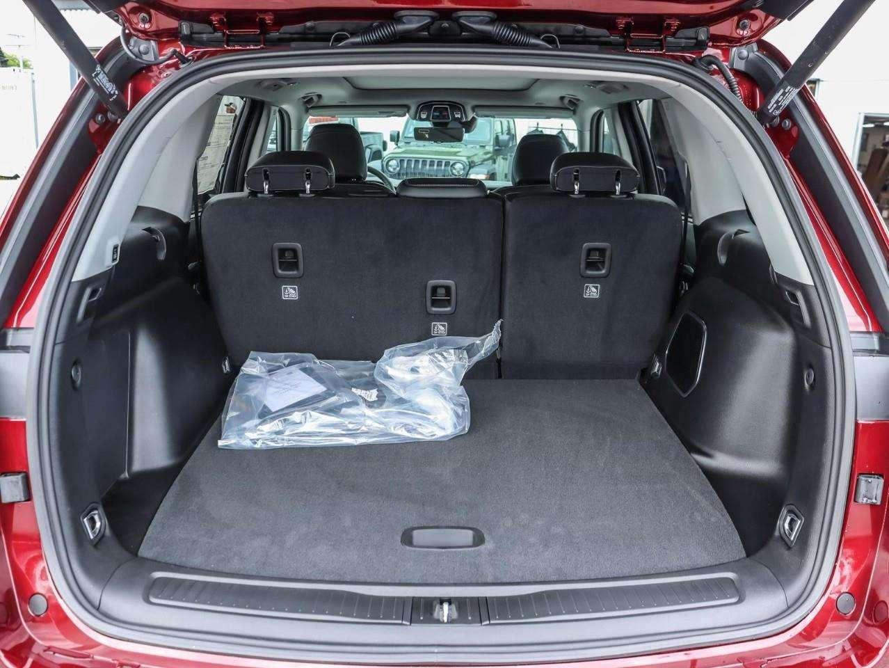 2023 Jeep Grand Cherokee Incl. Panoramic Sunroof + Surround Camera Photo