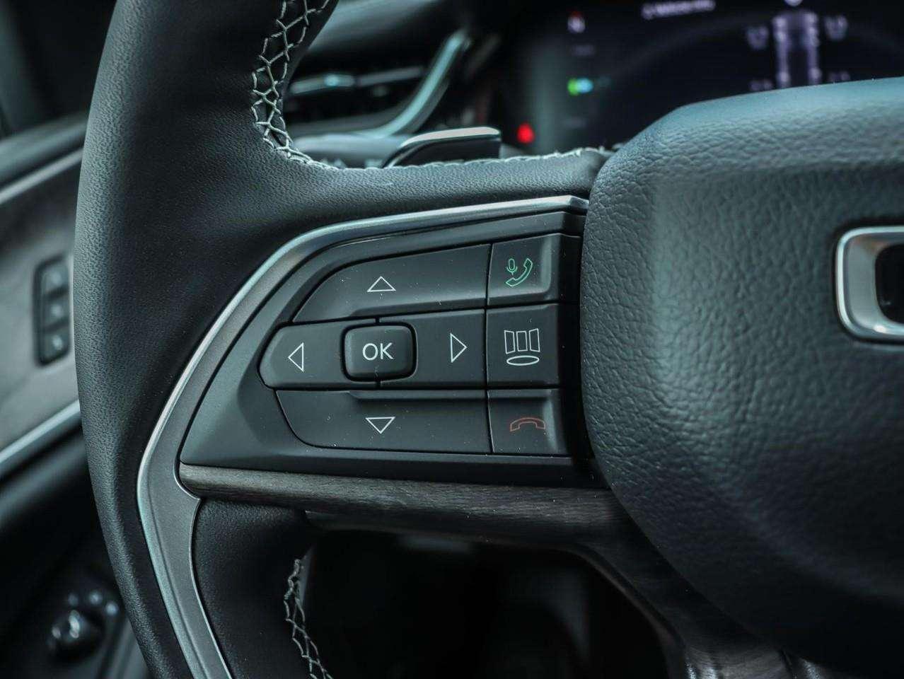 2023 Jeep Grand Cherokee Incl. Panoramic Sunroof + Surround Camera Photo