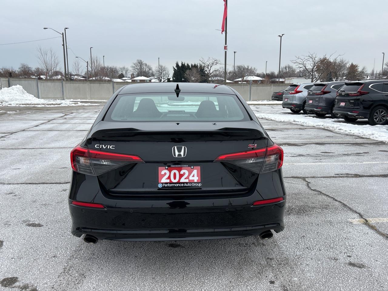 2024 Honda Civic Si Sedan Si  Navigation  Sunroof CarPlay H.Seats Like New! Photo4