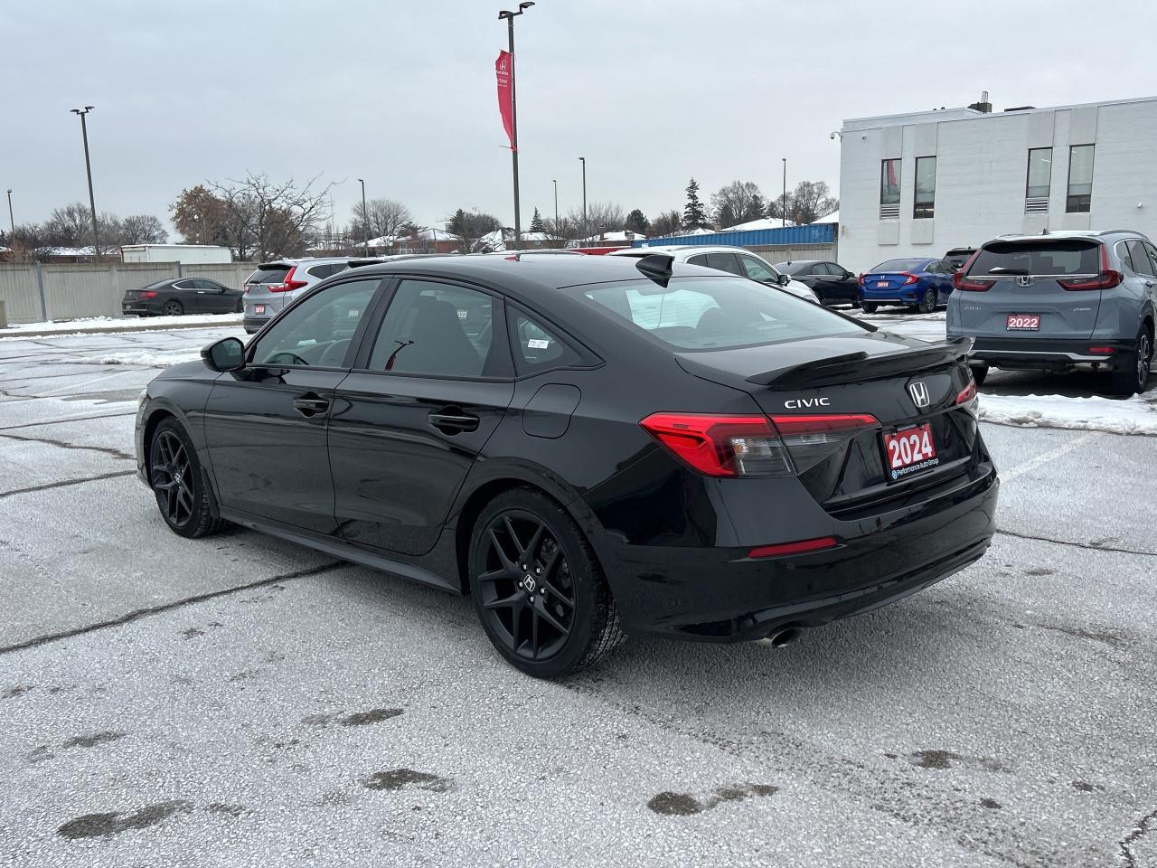 2024 Honda Civic Si Sedan Si  Navigation  Sunroof CarPlay H.Seats Like New! Photo3