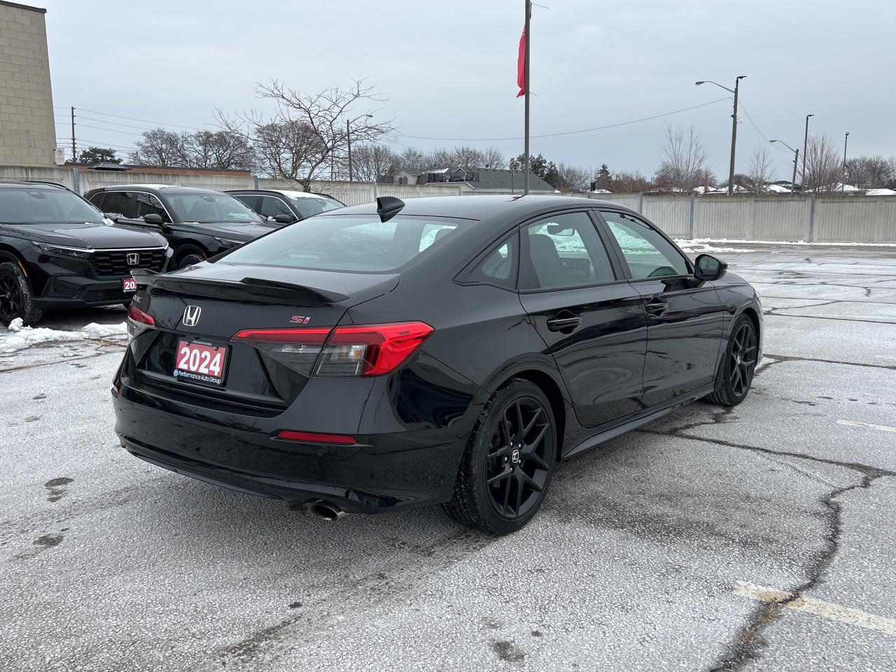 2024 Honda Civic Si Sedan Si  Navigation  Sunroof CarPlay H.Seats Like New! Photo