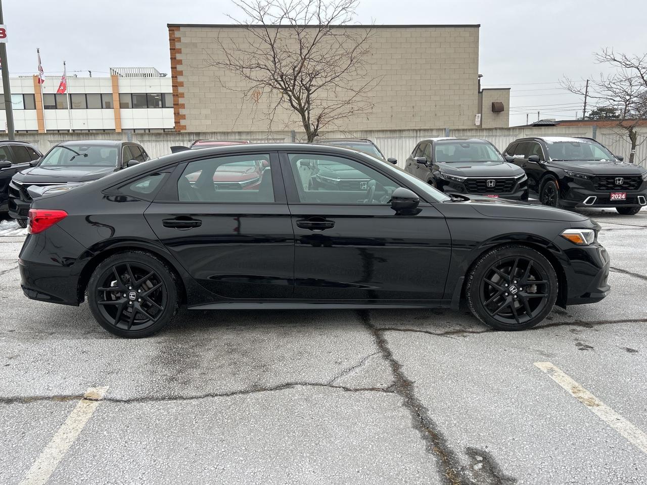 2024 Honda Civic Si Sedan Si  Navigation  Sunroof CarPlay H.Seats Like New! Photo