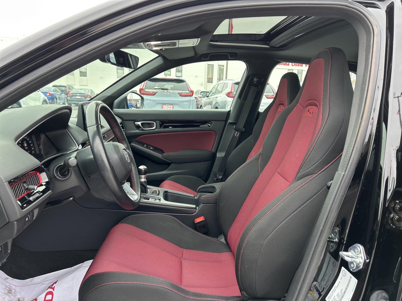 2024 Honda Civic Si Sedan Si  Navigation  Sunroof CarPlay H.Seats Like New! Photo