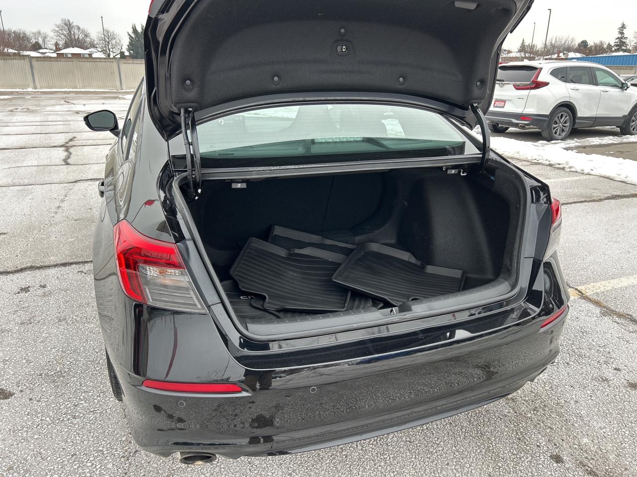 2024 Honda Civic Si Sedan Si  Navigation  Sunroof CarPlay H.Seats Like New! Photo