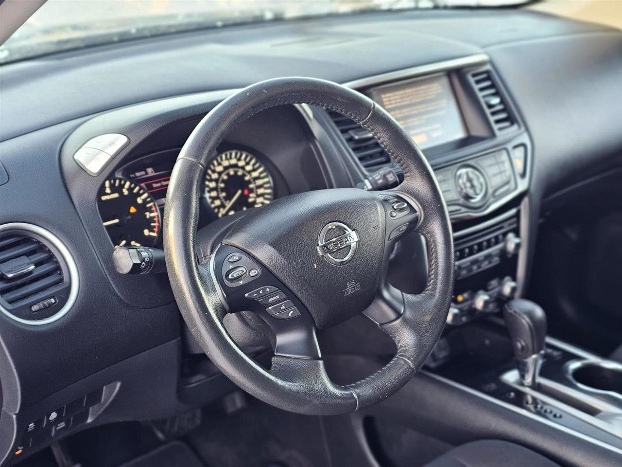 2018 Nissan Pathfinder SV TECH !!! NO ACCIDENTS !!! SOLD AS IS   NO INSPE Photo