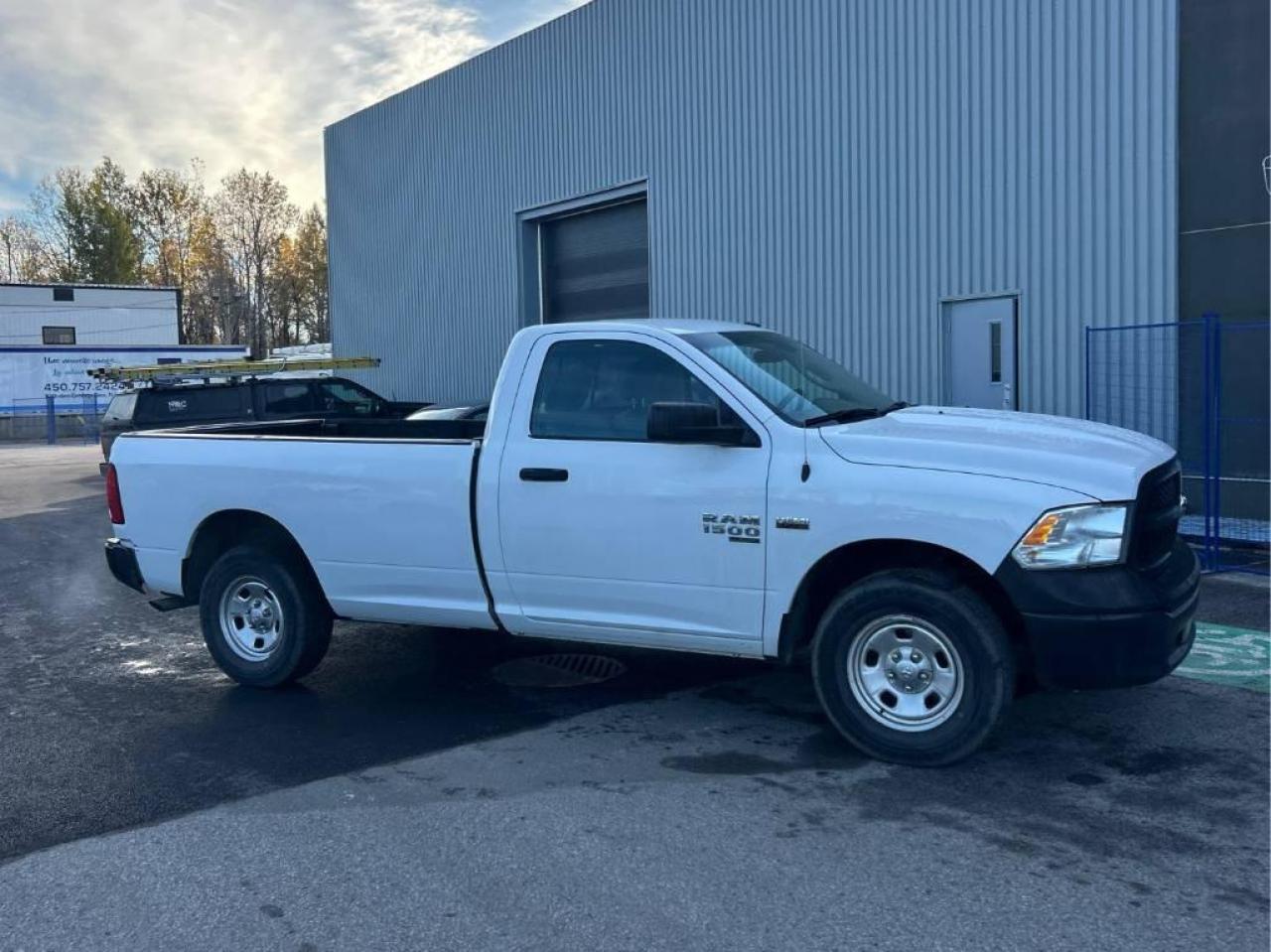2020 RAM 1500 Classic Tradesman 4x4 Reg Cab 8' Box, V8, Clean Carfax Photo2