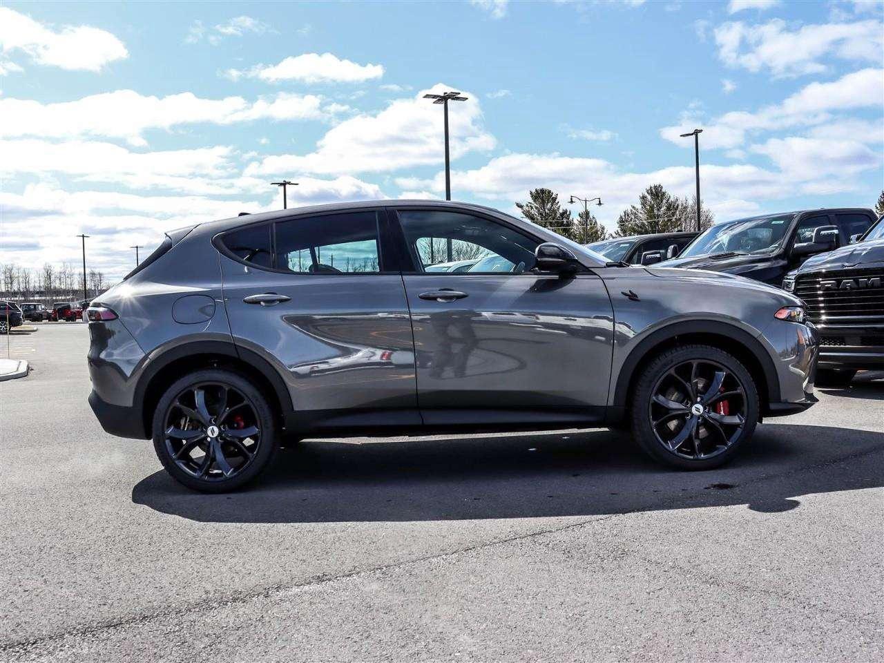 2025 Dodge Hornet GT Photo4