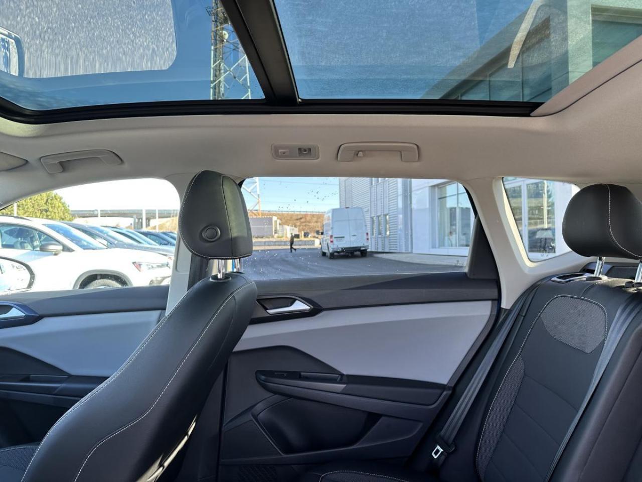 2022 Volkswagen Taos Comfortline 4Motion AWD - Panoramic sunroof Photo