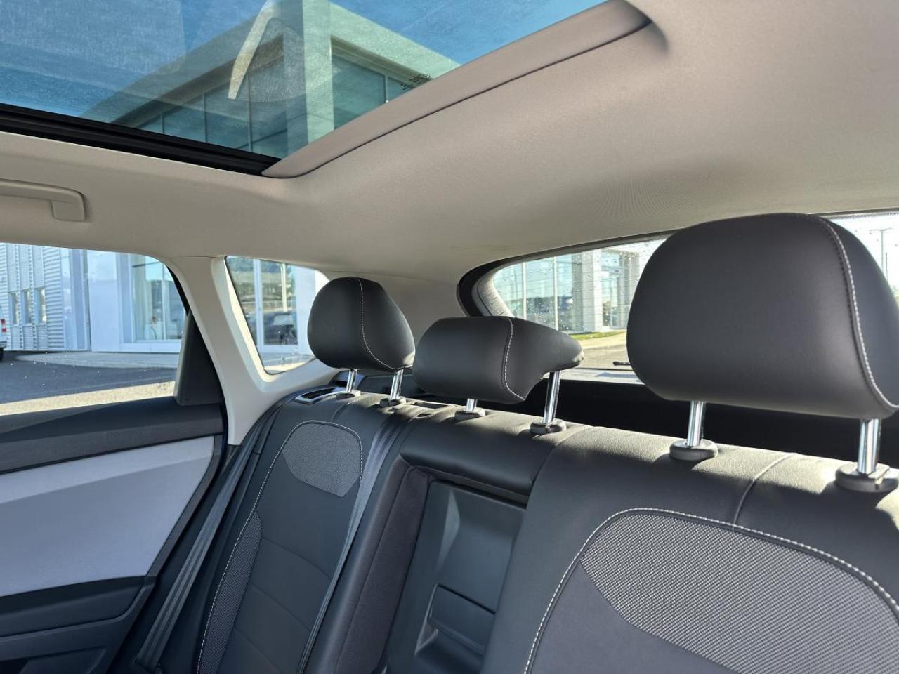 2022 Volkswagen Taos Comfortline 4Motion AWD - Panoramic sunroof Photo