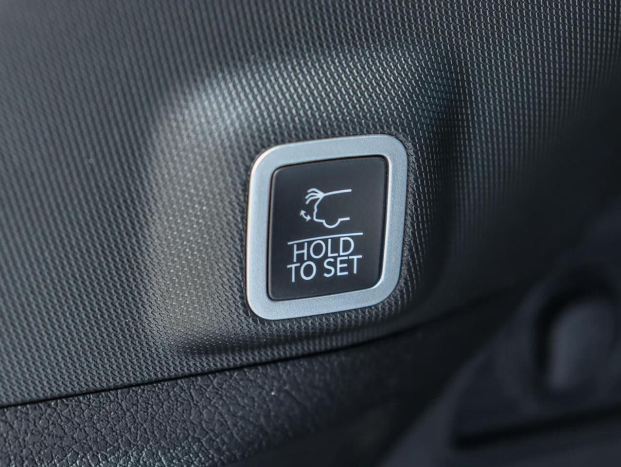 2023 Jeep Grand Cherokee 4xe Overland Incl. Panoramic Sunroof   Rear Seat Video Photo