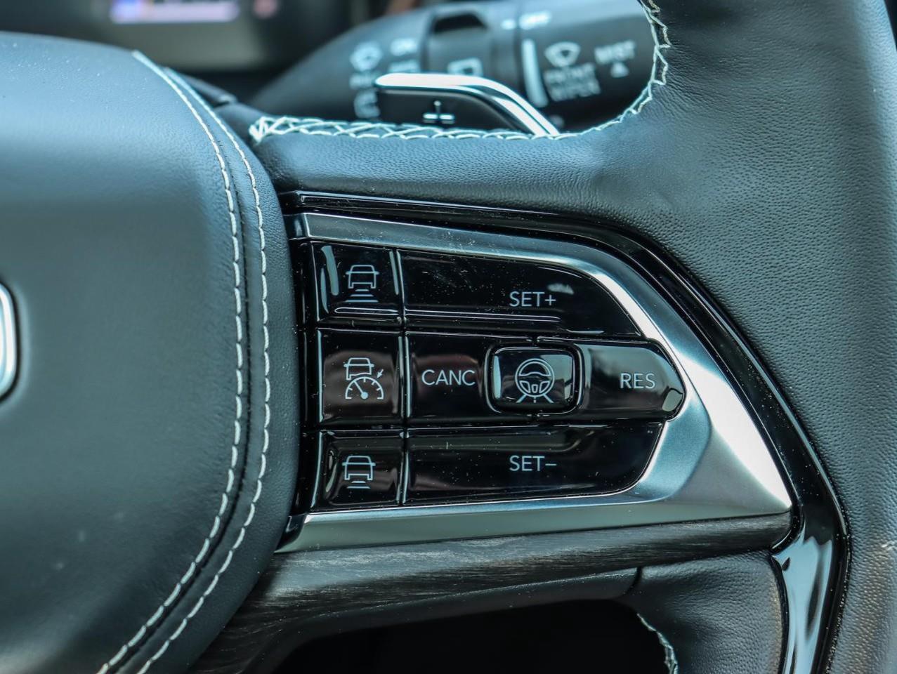 2023 Jeep Grand Cherokee 4xe Overland Incl. Panoramic Sunroof   Rear Seat Video Photo