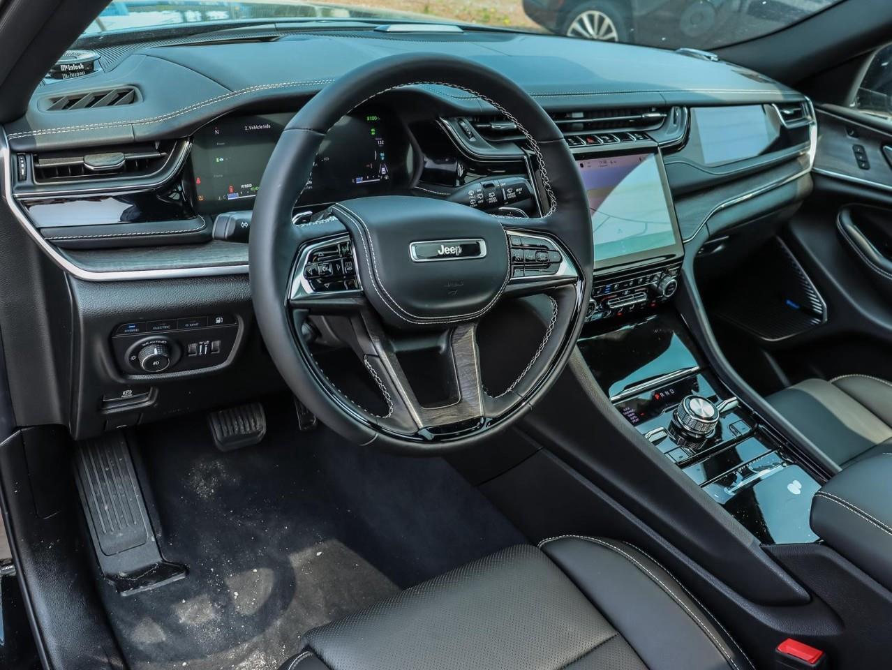 2023 Jeep Grand Cherokee 4xe Overland Incl. Panoramic Sunroof   Rear Seat Video Photo