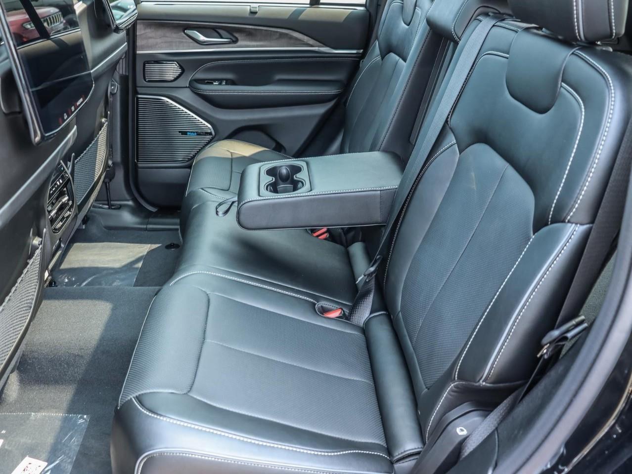 2023 Jeep Grand Cherokee 4xe Overland Incl. Panoramic Sunroof   Rear Seat Video Photo